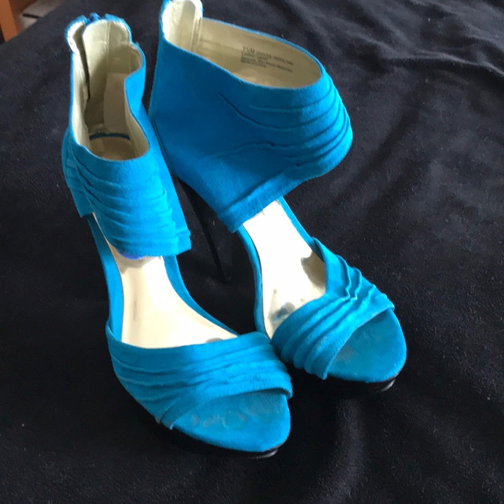 Carlos Santana Blue heels
